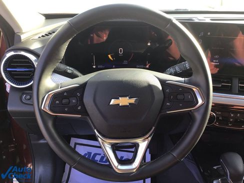 Used 2025 Chevrolet Trax LT w/ LT Convenience Package image 24