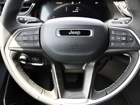 Used 2026 Jeep Grand Cherokee L Limited w/ Limited Altitude Package AWD/4WD image 32