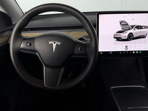 Used 2022 Tesla Model Y Long Range image 11