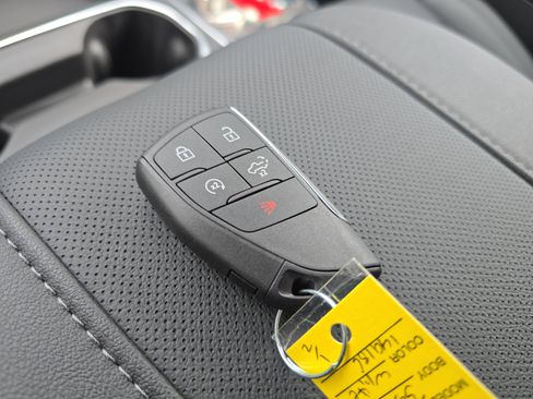 New 2026 GMC Sierra 3500 SLT w/ SLT Convenience Package image 35