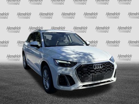 Used 2023 Audi Q5 2.0T Premium w/ Convenience Package AWD/4WD image 2