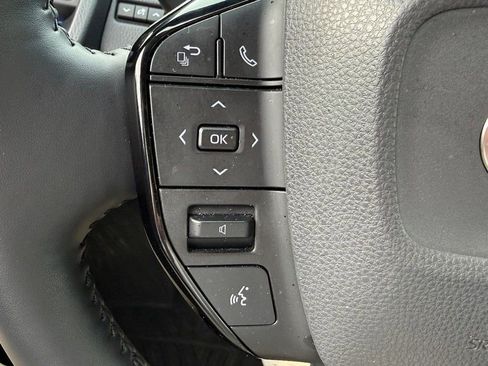 Used 2025 Toyota Prius XLE image 18