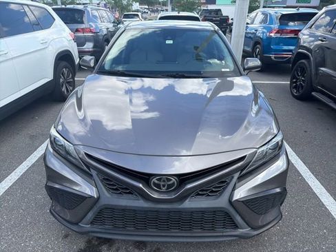 Used 2022 Toyota Camry SE FWD image 4