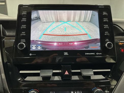 Used 2022 Toyota Camry XLE image 11