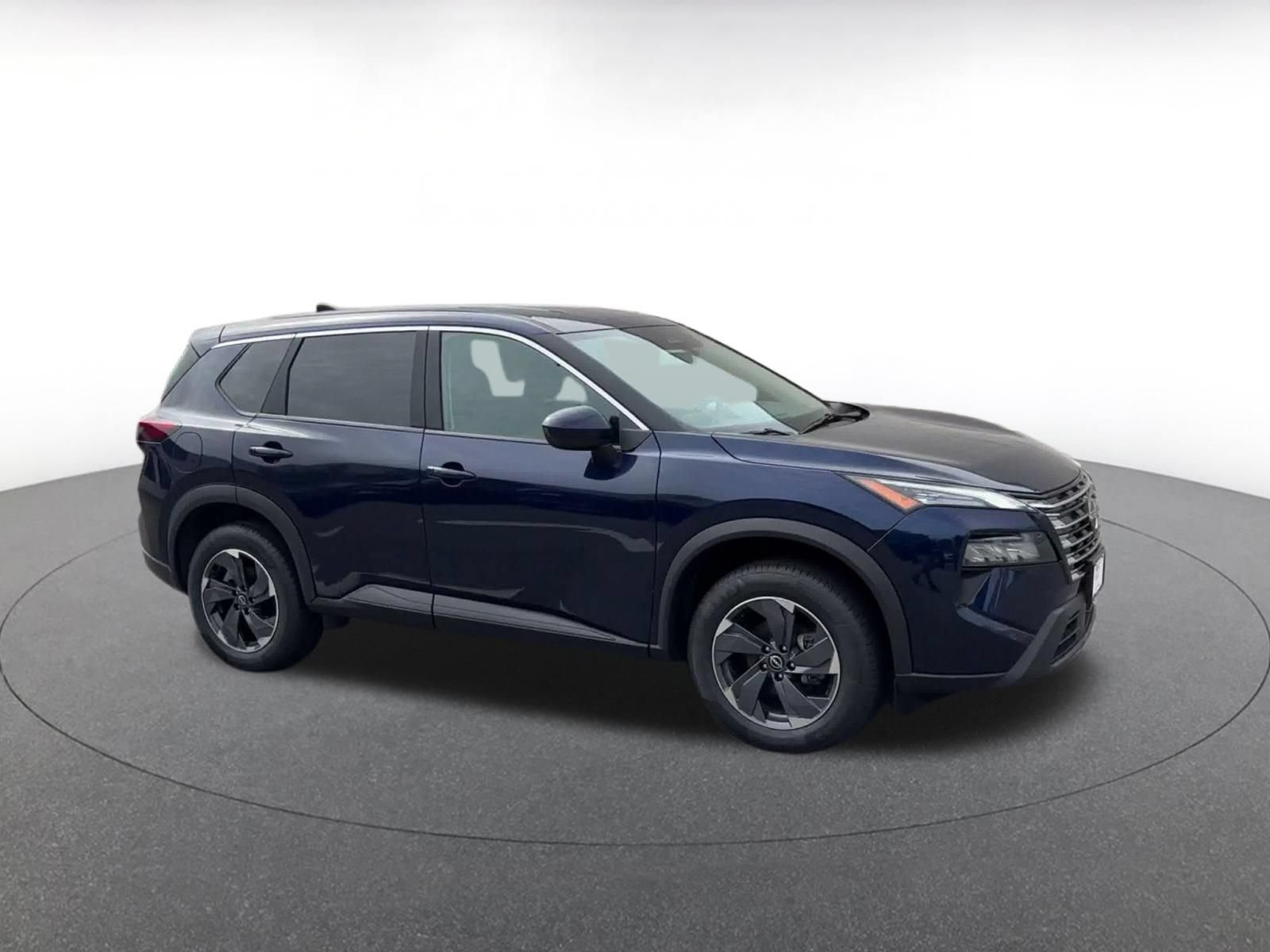 Used 2025 Nissan Rogue SV AWD/4WD image 2