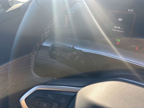 Certified 2025 Volkswagen Tiguan SE image 18