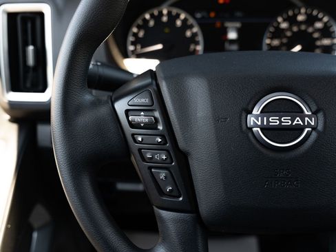 Used 2025 Nissan Frontier SV RWD image 25