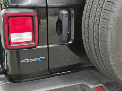 Used 2024 Jeep Wrangler Unlimited AWD/4WD image 15