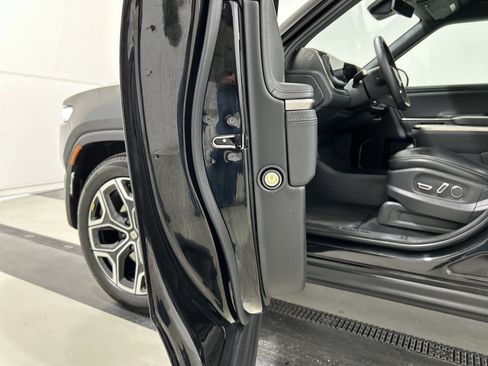 Used 2025 Rivian R1S Adventure AWD/4WD image 32