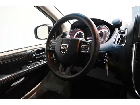 Used 2015 Dodge Grand Caravan SXT FWD image 26