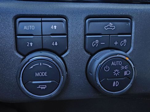 Used 2023 Chevrolet Silverado 1500 LT Trail Boss w/ Protection Package AWD/4WD image 21