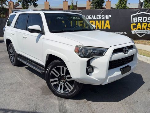 Used 2015 Toyota 4Runner SR5 image 2