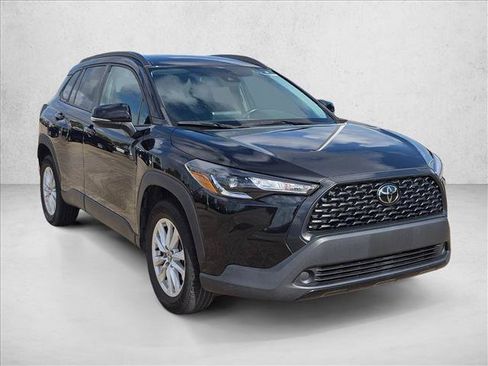 Used 2022 Toyota Corolla Cross LE FWD image 3