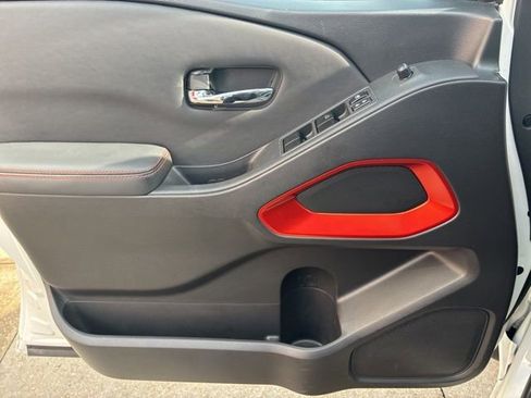 Used 2022 Nissan Frontier Pro-X w/ Technology Package image 19