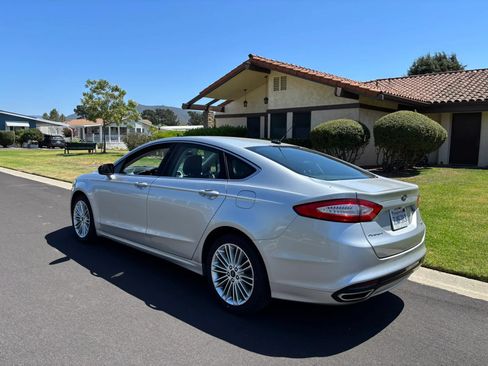 Used 2014 Ford Fusion SE w/ Equipment Group 202A FWD image 10
