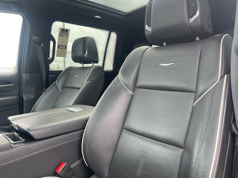 Used 2024 Cadillac Escalade ESV Sport AWD/4WD image 18