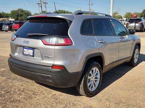 Used 2021 Jeep Cherokee Latitude FWD image 3