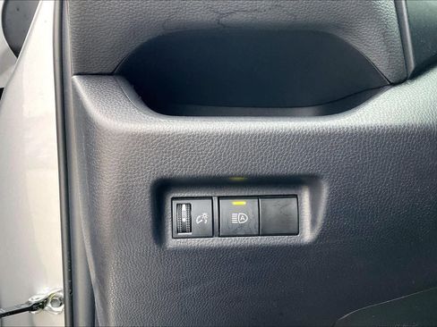 Used 2025 Toyota RAV4 LE image 32