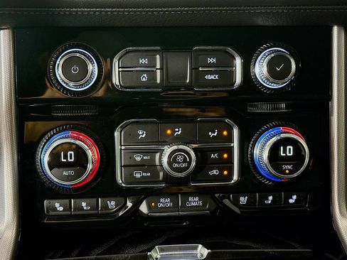 Used 2024 GMC Yukon Denali AWD/4WD image 17