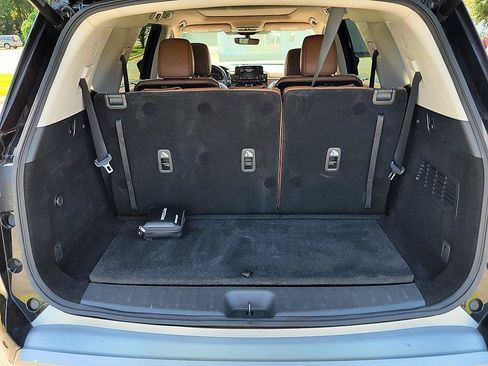 Used 2023 Nissan Pathfinder Platinum FWD image 15