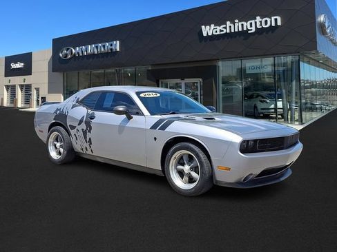 Used 2014 Dodge Challenger SXT RWD image 1