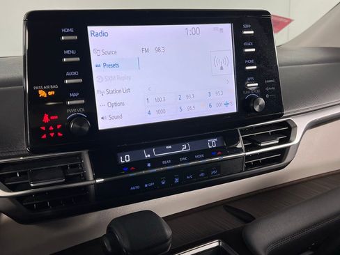 Used 2024 Toyota Sienna LE image 18