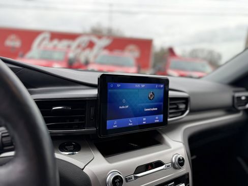 Used 2022 Ford Explorer XLT w/ Equipment Group 202A image 17