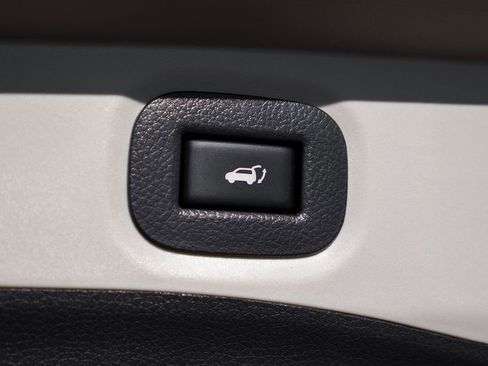 Used 2016 Nissan Rogue SL w/ SL Premium Package image 34