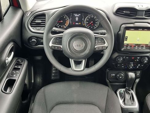 Used 2023 Jeep Renegade Latitude image 17