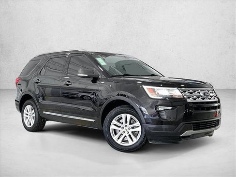 Used 2019 Ford Explorer XLT w/ Equipment Group 201A AWD/4WD image 12