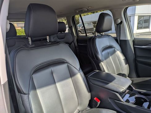 Used 2023 Jeep Grand Cherokee Limited AWD/4WD image 37