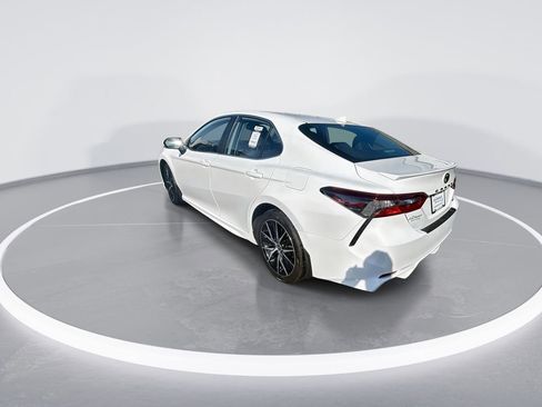Used 2024 Toyota Camry SE w/ Convenience Package FWD image 6