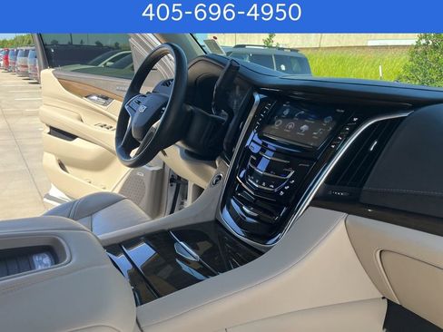 Used 2020 Cadillac Escalade Premium Luxury w/ LPO, Radiant Package image 35