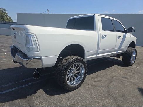 Used 2018 RAM 2500 SLT AWD/4WD image 3