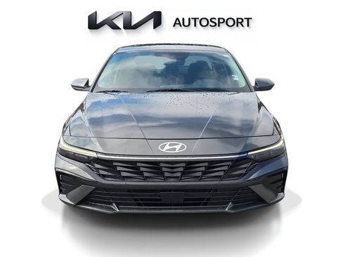 Used 2025 Hyundai Elantra SEL FWD image 2