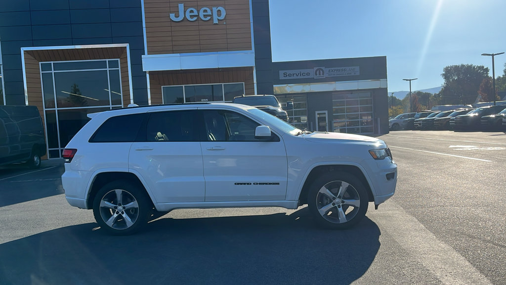 Used 2020 Jeep Grand Cherokee Altitude AWD/4WD image 2