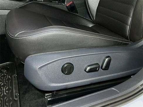 Used 2022 Volkswagen Jetta SE image 16