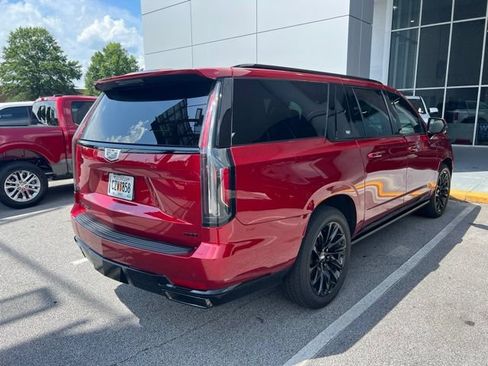 Used 2024 Cadillac Escalade ESV Sport Platinum w/ LPO, ONYX Package AWD/4WD image 4