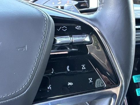 Used 2025 Cadillac Escalade Sport Platinum w/ LPO, Floor Liner Package AWD/4WD image 29