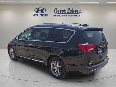 Used 2018 Chrysler Pacifica Limited FWD image 3