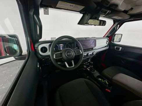 Used 2025 Jeep Wrangler Sahara w/ Safety Group image 18