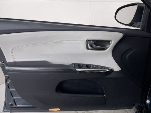 Used 2015 Toyota Avalon XLE image 10