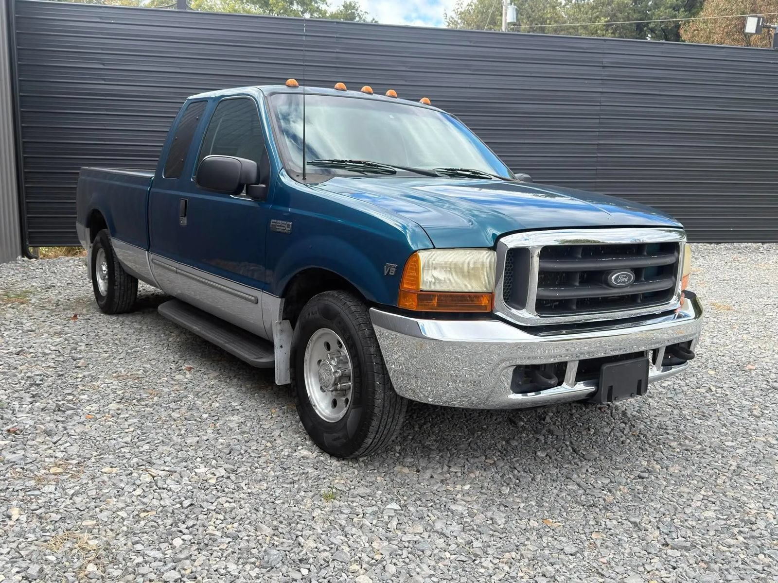 Used 2000 Ford F250 2WD SuperCab Super Duty image 3
