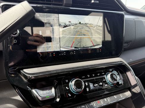 Used 2024 GMC Sierra 2500 AT4 w/ AT4 Premium Plus Package image 21