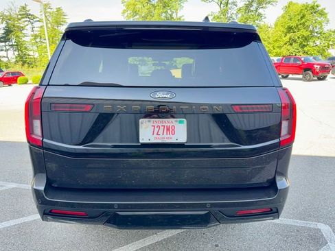Used 2025 Ford Expedition Tremor AWD/4WD image 5