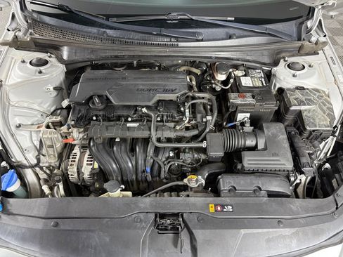 Used 2021 Hyundai Elantra SEL image 9