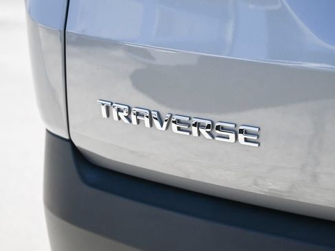 Used 2023 Chevrolet Traverse LT FWD image 13
