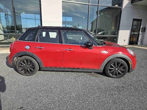 Used 2016 MINI Cooper S image 2