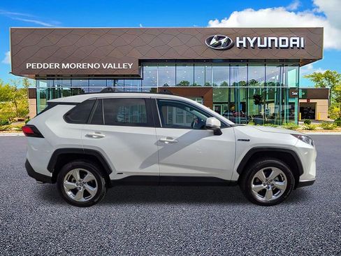 Used 2021 Toyota RAV4 XLE Premium image 2