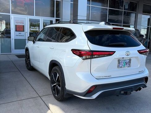 Used 2022 Toyota Highlander XSE AWD/4WD image 7